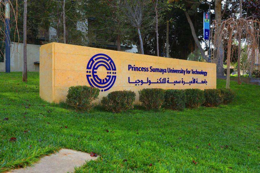 تخريج 105 مهندسين في مجال صناعة أشباه الموصلات من جامعة الأميرة سمية تخريج 105 مهندسين في مجال صناعة أشباه الموصلات من جامعة الأميرة سمية