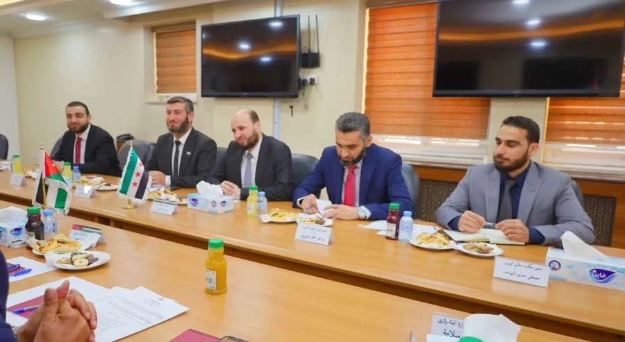 اجتماعات بين الأردن وسوريا تسفر عن تشكيل فرق فنية لدراسة احتياجات سوريا في مجال الطاقة اجتماعات بين الأردن وسوريا تسفر عن تشكيل فرق فنية لدراسة احتياجات سوريا في مجال الطاقة