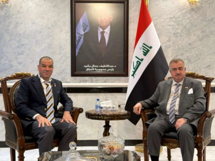البرزنجي يناقش مع انتاجليو استخدام الطباعة الأمنية والتصديقات لدعم القطاع الحكومي البرزنجي يناقش مع انتاجليو استخدام الطباعة الأمنية والتصديقات لدعم القطاع الحكومي