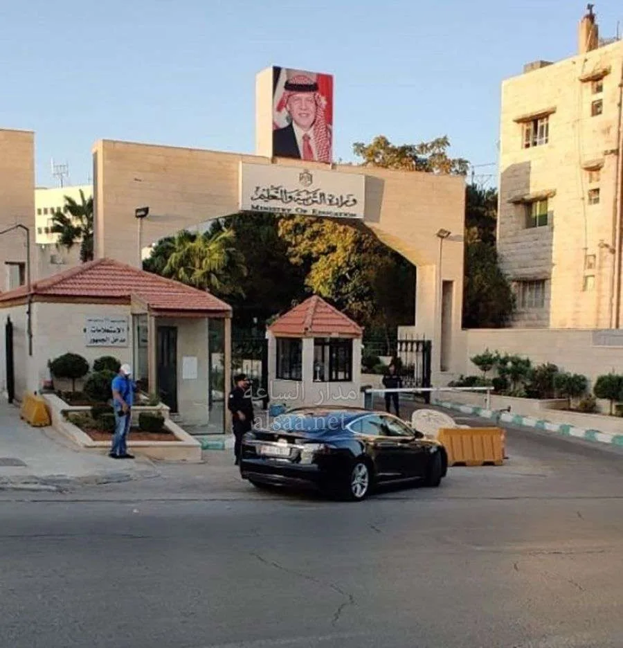 التربية: حجاحجة والزبن فقدا منصبيهما التربية: حجاحجة والزبن فقدا منصبيهما