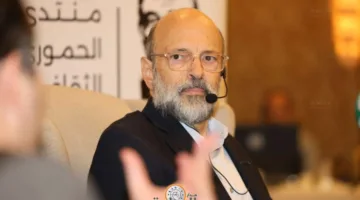 الرزاز يناقش نقاط القوة في الاستراتيجية الأردنية (صور)