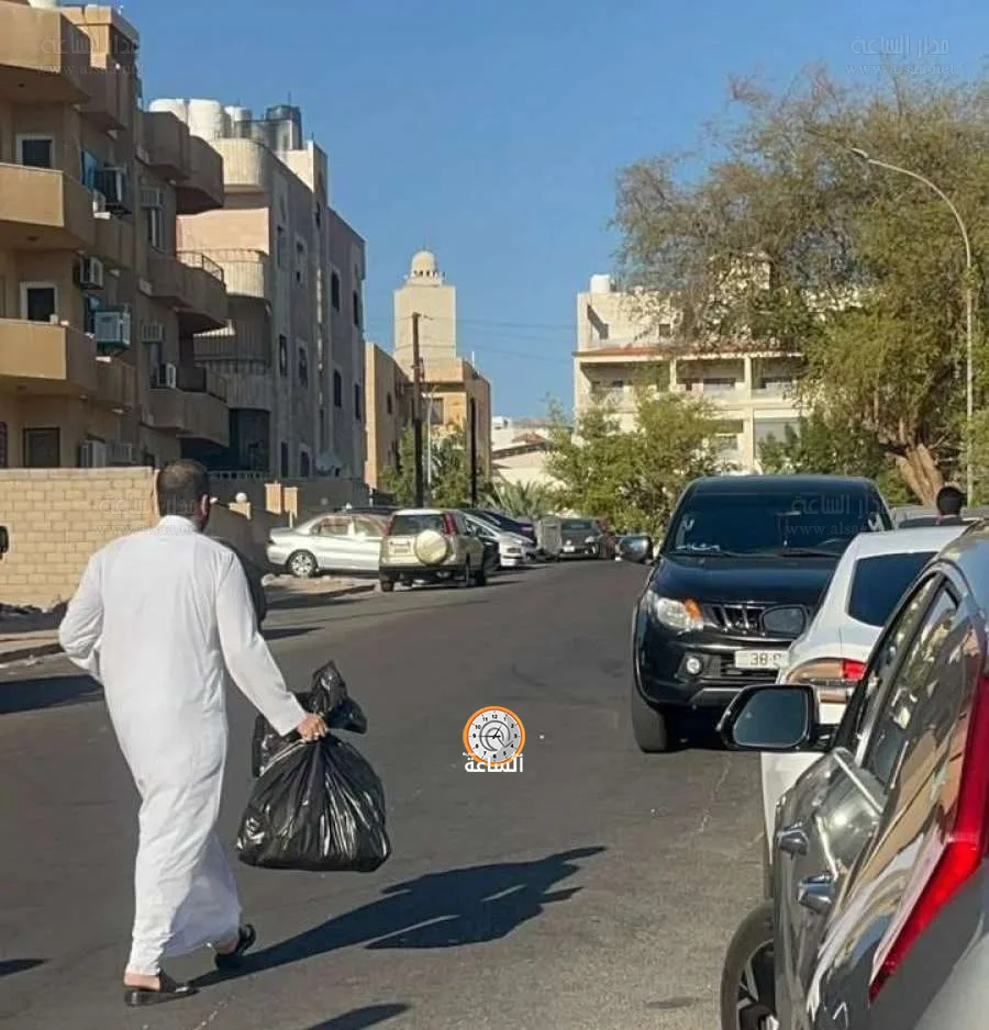 النائب حسن الرياطي مع الكيس الأسود (صور وفيديو) النائب حسن الرياطي مع الكيس الأسود (صور وفيديو)