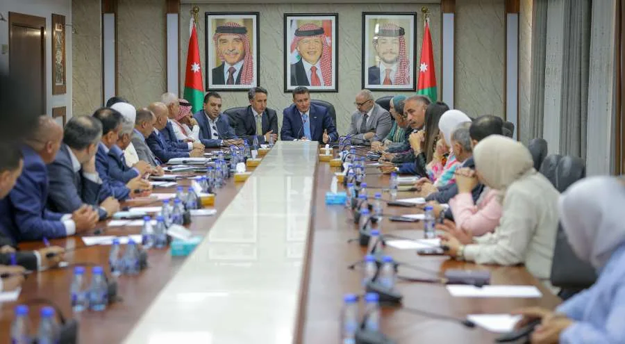اللجنة النيابية تناقش إدراج أساليب العمل الحديثة في نظام الضمان الاجتماعي اللجنة النيابية تناقش إدراج أساليب العمل الحديثة في نظام الضمان الاجتماعي