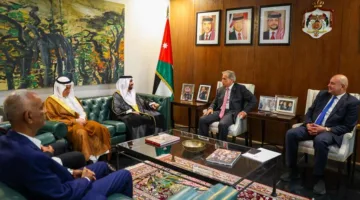 رئيس الوزراء يلتقي برئيس البرلمان العربي والوفد المرافق له