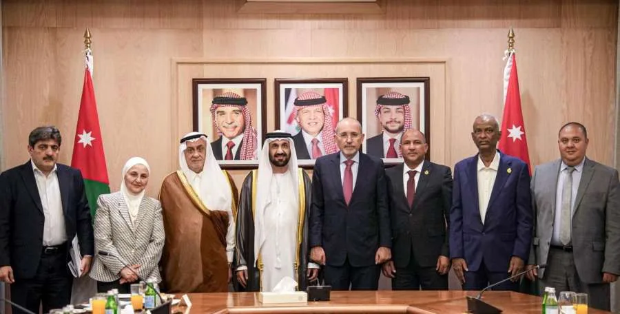 الصفدي يرحب برئيس البرلمان العربي محمد أحمد اليماحي ووفد برلماني عربي مصاحب. الصفدي يرحب برئيس البرلمان العربي محمد أحمد اليماحي ووفد برلماني عربي مصاحب.