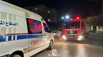 الجهات المعنية تقوم بإخلاء مبنى مهدد بالانهيار من ساكنيه في إربد.