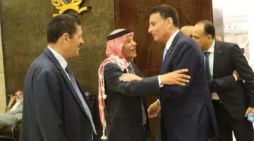 عشيرة العرموطي تُلقي العزاء في وفاة الحاج عدنان (صور)