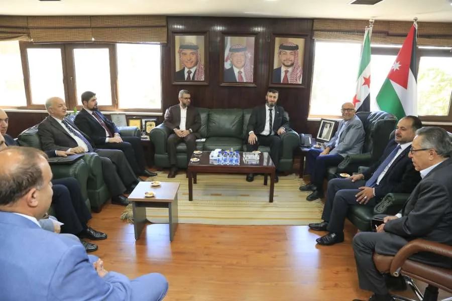 وزير المياه والري يناقش القضايا المائية المشتركة مع اللجنة الفنية الأردنية السورية وزير المياه والري يناقش القضايا المائية المشتركة مع اللجنة الفنية الأردنية السورية