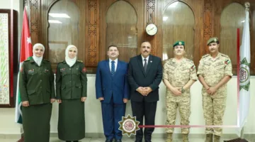 مدير التعليم الجامعي في القوات المسلحة الأردنية يقوم بزيارة كلية العلوم الإسلامية لتعزيز الشراكة المشتركة (صور)