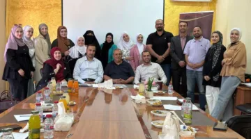 مناقشة حول ضرورة تعزيز ثقافة التطوع وتحقيق القيادة المجتمعية في الطفيلة (صور)