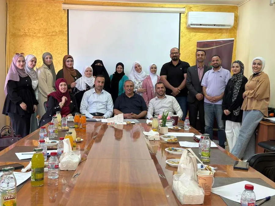 مناقشة حول ضرورة تعزيز ثقافة التطوع وتحقيق القيادة المجتمعية في الطفيلة (صور) مناقشة حول ضرورة تعزيز ثقافة التطوع وتحقيق القيادة المجتمعية في الطفيلة (صور)