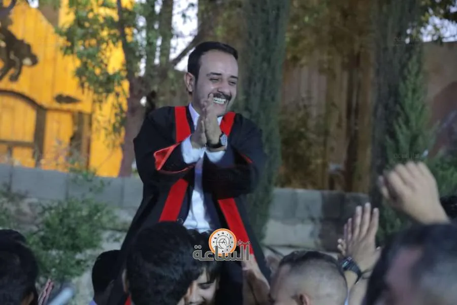المختار خالد العموش يحتفل بتخرج ابنه معتز (صور) المختار خالد العموش يحتفل بتخرج ابنه معتز (صور)
