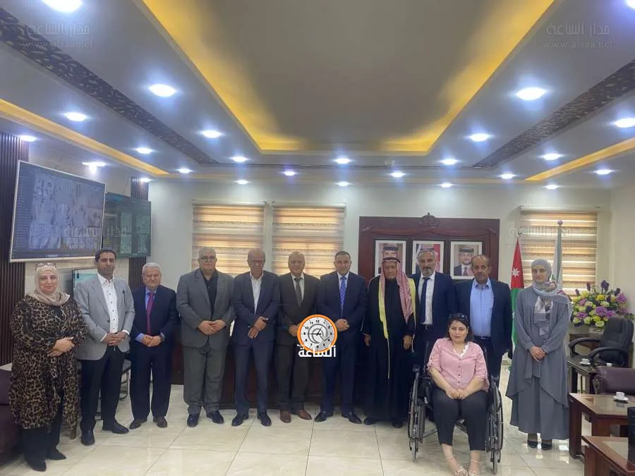 محافظ الزرقاء يبرز ضرورة التعاون مع مجلس المحافظة لإطلاق المشاريع الخدمية والتنموية (صور) محافظ الزرقاء يبرز ضرورة التعاون مع مجلس المحافظة لإطلاق المشاريع الخدمية والتنموية (صور)