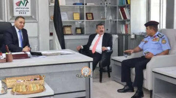 محافظ الزرقاء يهنئ لجنة بلدية الزرقاء خلال زيارته لمقر البلدية (صور)