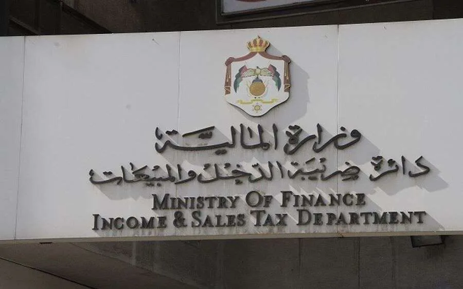 الضريبة تشدد على أهمية إصدار الفواتير بشكل صحيح وتحذر من التلاعب الإلكتروني بها. الضريبة تشدد على أهمية إصدار الفواتير بشكل صحيح وتحذر من التلاعب الإلكتروني بها.