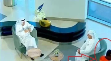 لحظات طريفة لعمّال التوصيل يدخلون البث المباشر بشكل مفاجئ: لأن الطقس حار!