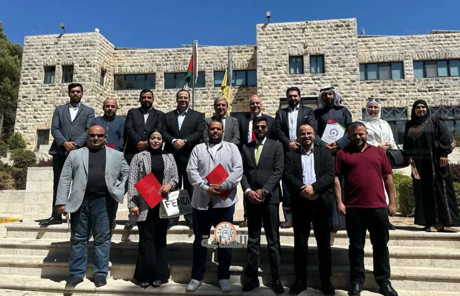 شباب الحزب الوطني الإسلامي يتوجهون إلى مركز الدراسات الاستراتيجية في الجامعة الأردنية (صور) شباب الحزب الوطني الإسلامي يتوجهون إلى مركز الدراسات الاستراتيجية في الجامعة الأردنية (صور)
