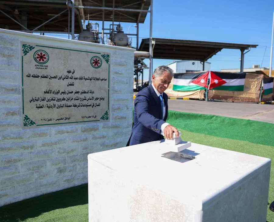 حسّان يطلق مشروع بناء خزانين للغاز البترولي المسال في مستودعات التكرير. حسّان يطلق مشروع بناء خزانين للغاز البترولي المسال في مستودعات التكرير.