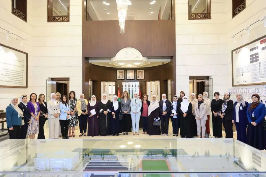 جامعة الشرق الأوسط والملتقى البرلماني الأردني ينظمان جلسة نقاشية حول تعزيز التمكين الاقتصادي للمرأة جامعة الشرق الأوسط والملتقى البرلماني الأردني ينظمان جلسة نقاشية حول تعزيز التمكين الاقتصادي للمرأة