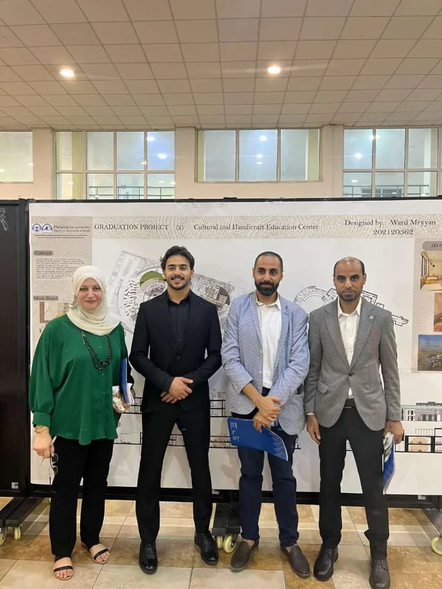 جامعة الزرقاء تُشارك في مناقشة مشاريع التخرج في مجالي الفنون والتصميم.