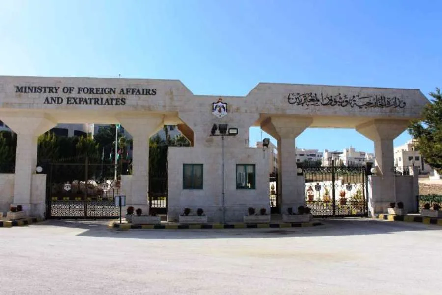 وزارة الخارجية تتابع اعتقال أربعة طلاب أردنيين في روسيا بسبب وثائق دراسية مزورة. وزارة الخارجية تتابع اعتقال أربعة طلاب أردنيين في روسيا بسبب وثائق دراسية مزورة.