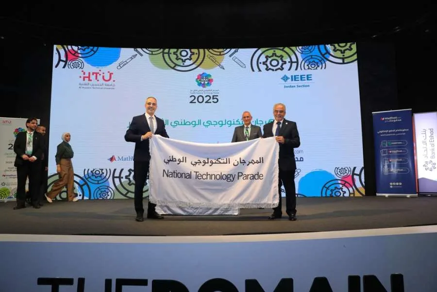 رئيس جامعة عمان الأهلية يتلقى راية المهرجان الوطني للتكنولوجيا لعام 2026. رئيس جامعة عمان الأهلية يتلقى راية المهرجان الوطني للتكنولوجيا لعام 2026.