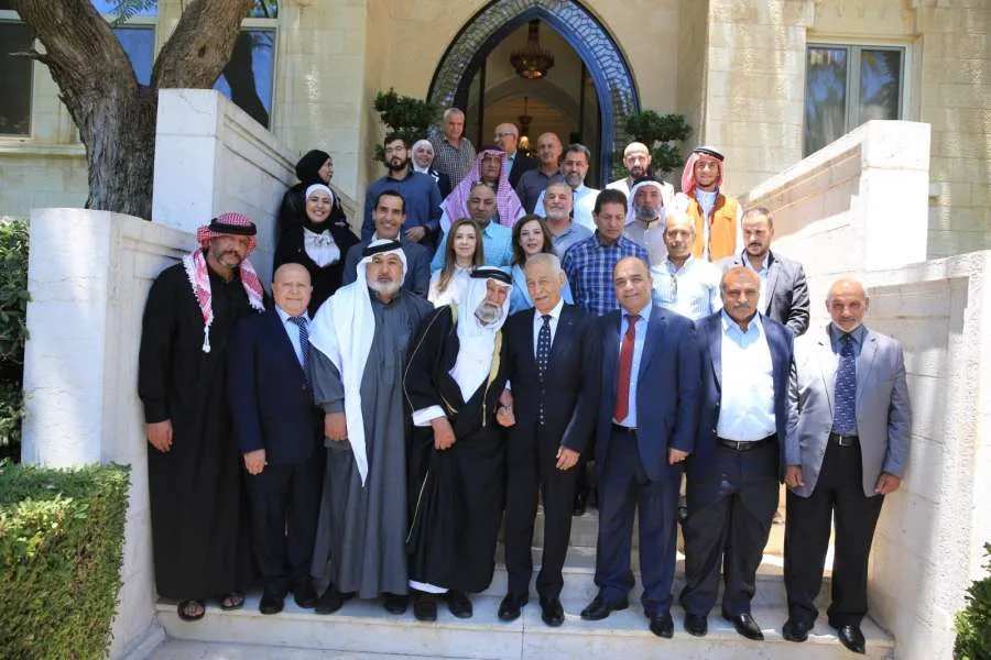 نشاطات مجتمعية وقادة دينيون من الكرك في الديوان الملكي (صور) نشاطات مجتمعية وقادة دينيون من الكرك في الديوان الملكي (صور)