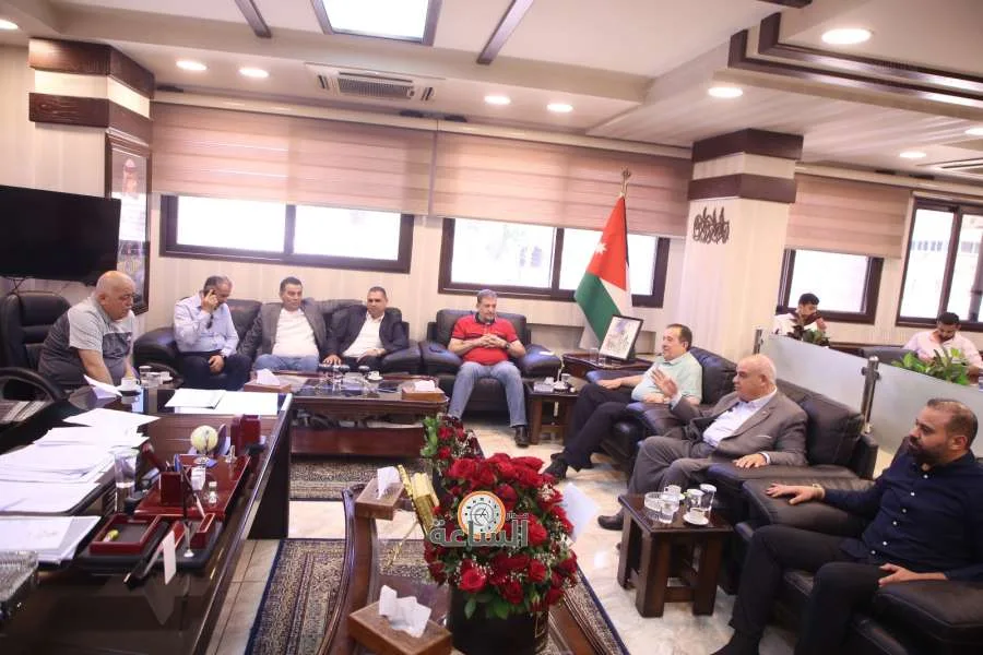 اتفاق بين بلدية إربد وغرفة التجارة لإزالة العوائق أمام مشروع حسبة الجورة (صور)