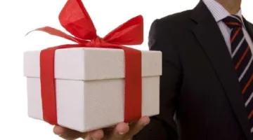 يمنع على الموظف قبول الهدايا أو التفضيلات من زبائن الشركة.