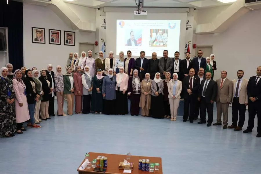 العزام تشجع على زيادة مشاركة النساء في مجال الطاقة وتؤكد: التشريعات الأردنية تمنح حماية شاملة للنساء العاملات (صور) العزام تشجع على زيادة مشاركة النساء في مجال الطاقة وتؤكد: التشريعات الأردنية تمنح حماية شاملة للنساء العاملات (صور)