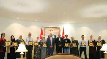 الوزير الرواشدة يُحتفي بمجموعة من موظفي المكتبة الوطنية تقديراً لمبادراتهم (صور)