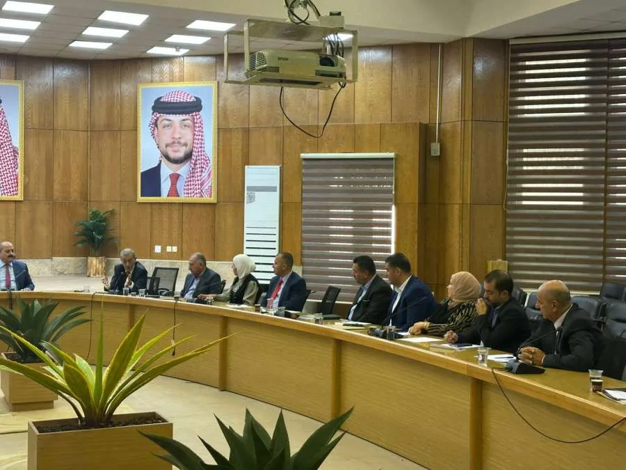 تنفيذي اربد يناقش تقدم المشاريع الاستثمارية (صور) تنفيذي اربد يناقش تقدم المشاريع الاستثمارية (صور)