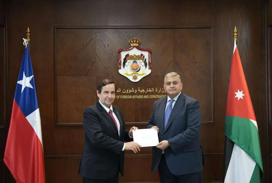 السفير الجديد لتشيلي يقدم أوراق اعتماده إلى أمين عام وزارة الخارجية السفير الجديد لتشيلي يقدم أوراق اعتماده إلى أمين عام وزارة الخارجية