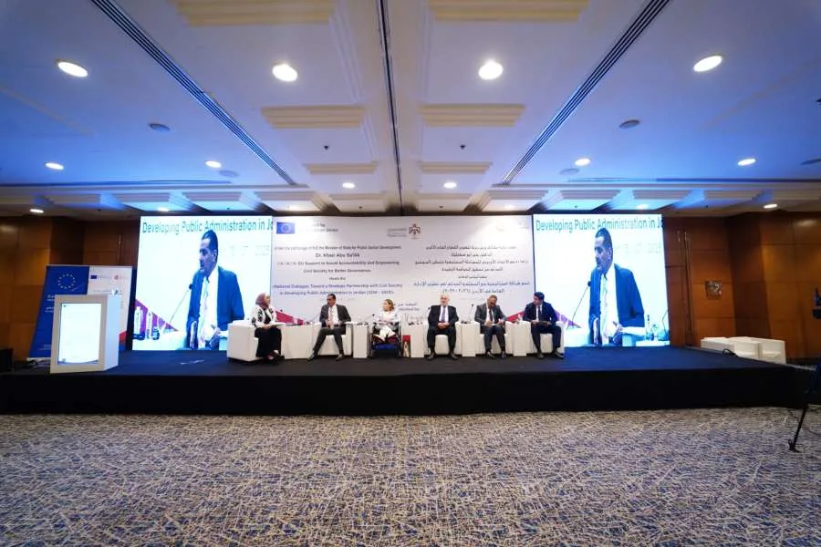 أبو صعيليك: الحكومة تواصل جهود التحديث بعزيمة أكبر (صور) أبو صعيليك: الحكومة تواصل جهود التحديث بعزيمة أكبر (صور)
