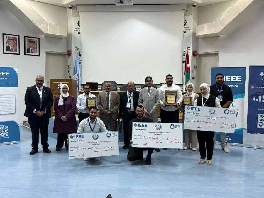 طالب من جامعة الزرقاء يحصل على المرتبة الثانية في مسابقة IEEE لأفضل بحث علمي.