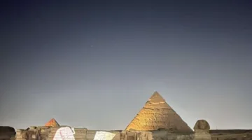 وفقًا لما ذكره ساويرس، العالم يستعد لمفاجأة رائعة في منطقة الأهرامات.
