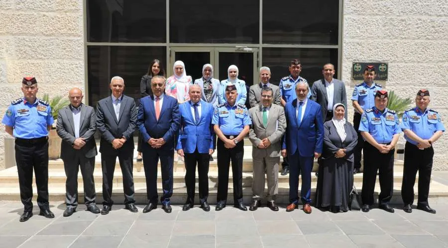 مدير الأمن العام يجتمع مع كتلة حزب إرادة والکتلة الوطنية الإسلامية في البرلمان مدير الأمن العام يجتمع مع كتلة حزب إرادة والکتلة الوطنية الإسلامية في البرلمان