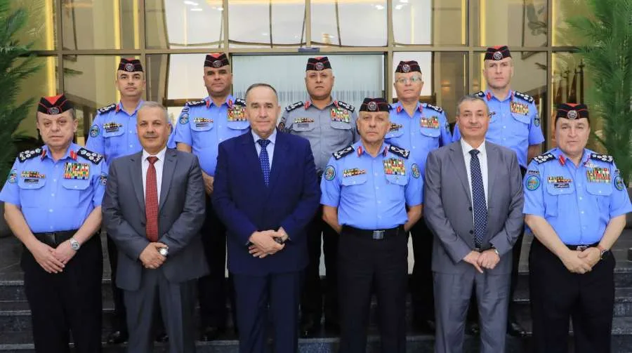 مدير الأمن العام يُكرّم المتقاعدين من الألوية (الأسماء) مدير الأمن العام يُكرّم المتقاعدين من الألوية (الأسماء)