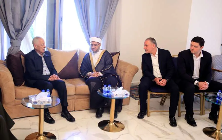 الديوان الملكي يُعبر عن تعازيه للخماش وجبران (صور) الديوان الملكي يُعبر عن تعازيه للخماش وجبران (صور)