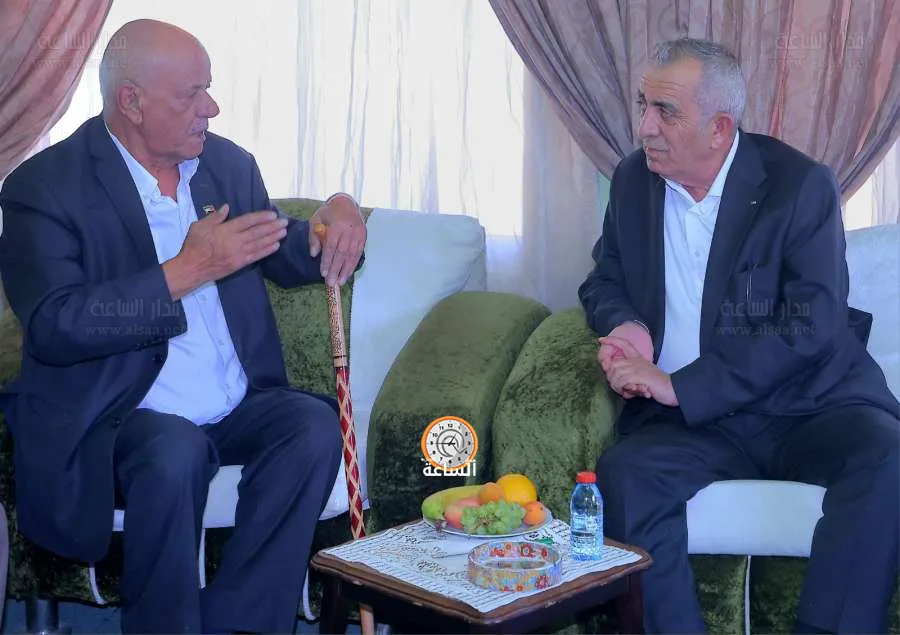 وزير الثقافة يلتقي بالكاتب محمود الزيودي (صور) وزير الثقافة يلتقي بالكاتب محمود الزيودي (صور)
