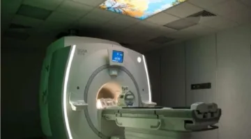 مأساة رجل دخل غرفة الرنين المغناطيسي وهو يرتدي سلاسل معدنية