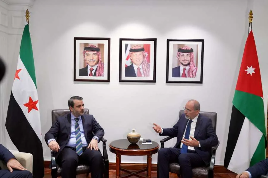 الصفدي يرحب بجهود سوريا في محاسبة المسؤولين عن الانتهاكات، والشيباني يشيد بفاعلية الأردن. الصفدي يرحب بجهود سوريا في محاسبة المسؤولين عن الانتهاكات، والشيباني يشيد بفاعلية الأردن.