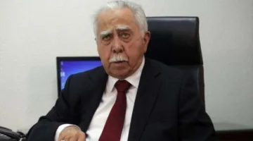 رئيس الوزراء يعلن وفاة الوزير السابق الدكتور عبد الرزاق طبيشات