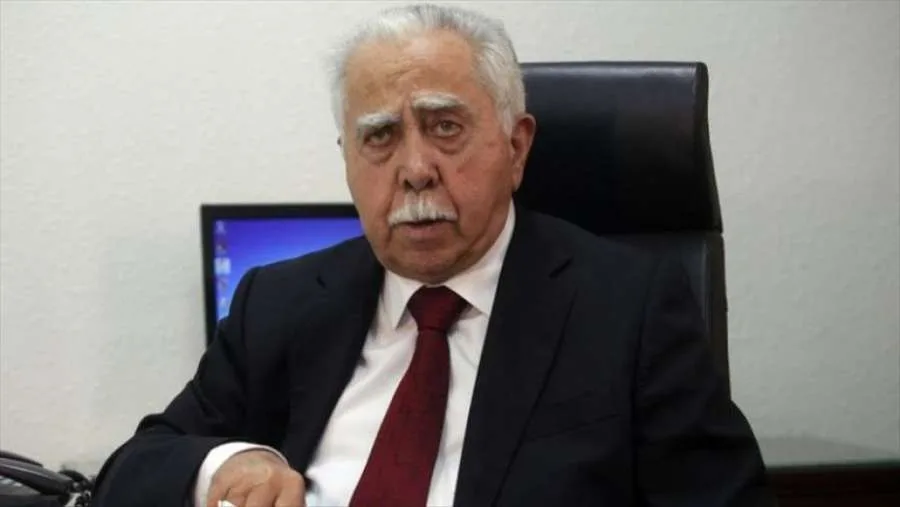 رئيس الوزراء يعلن وفاة الوزير السابق الدكتور عبد الرزاق طبيشات رئيس الوزراء يعلن وفاة الوزير السابق الدكتور عبد الرزاق طبيشات
