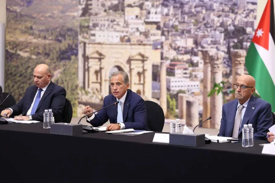 حسان من جرش: نحن على أعتاب الاستحقاق الثاني في إطار عملية التحديث السياسي التي تركز على تشريعات الحكومات المحلية. حسان من جرش: نحن على أعتاب الاستحقاق الثاني في إطار عملية التحديث السياسي التي تركز على تشريعات الحكومات المحلية.