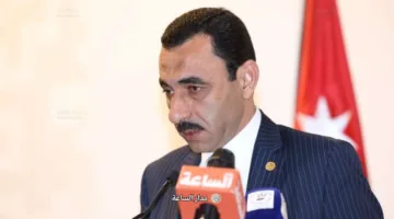 رئيس الوزراء يلتقي الدكتور نزار المهيدات ويثني على جهوده في مجال إدارة الغذاء والدواء