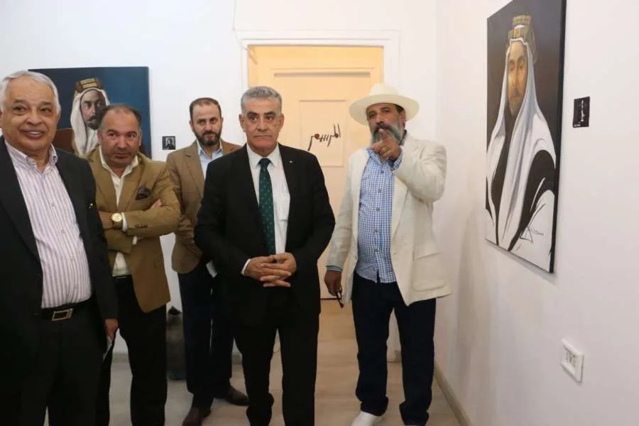 الأمين العام للثقافة ي inaugurate معرض فني وتاريخي يستعرض مسيرة الملك المؤسس. الأمين العام للثقافة ي inaugurate معرض فني وتاريخي يستعرض مسيرة الملك المؤسس.
