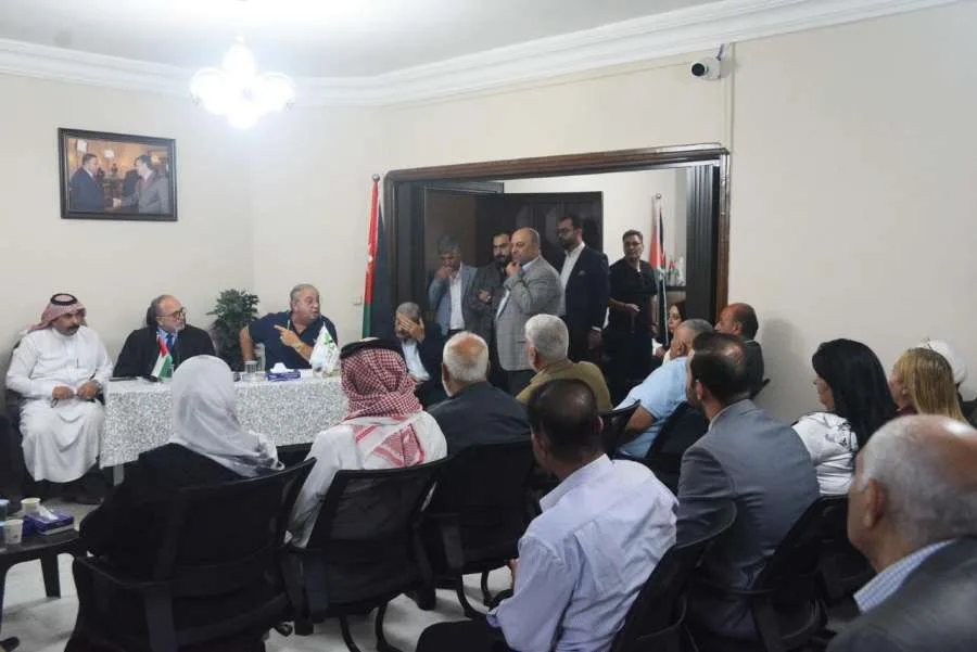 مركز حزب الاتحاد الوطني الأردني يُكلف الخصاونة بتشكيل الأمانة العامة استعدادًا للتصويت عليها مركز حزب الاتحاد الوطني الأردني يُكلف الخصاونة بتشكيل الأمانة العامة استعدادًا للتصويت عليها