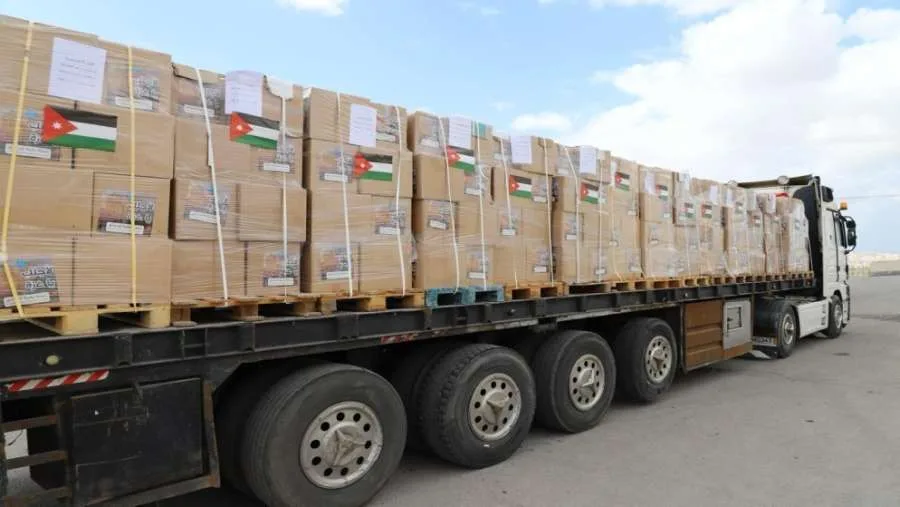 وصول كميات ضخمة من أكياس الطحين إلى القطاع المتعطش بفضل جهود أردنية (فيديوهات) وصول كميات ضخمة من أكياس الطحين إلى القطاع المتعطش بفضل جهود أردنية (فيديوهات)