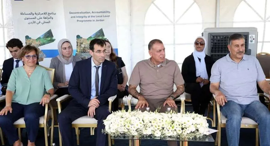 وزير الداخلية يدشن منشأة لإعادة تدوير البلاستيك في ديرعلا